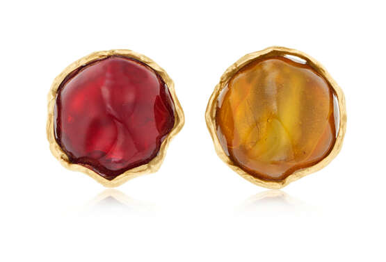 GROUP OF GLASS AND RESIN CUFFLINKS, ONE PAIR BY YVES SAINT LAURENT - фото 14
