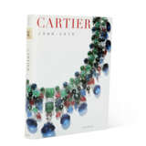 A GROUP OF ELEVEN BOOKS RELATING TO CARTIER AND JEWELRYIncluding Cartier 1900-1939 by Judy Rudoe and Chaumet: Master Jewellers Since 1780 by Diana ScarisbrickSix volumes, various sizes. Five with slip covers, some with dust jackets - photo 2