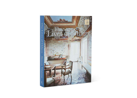 A GROUP OF SIXTEEN BOOKS RELATED TO INTERIOR DESIGN, DECORATION, AND ARCHITECTUREIncluding Cecil Beaton At Home: An Interior Life by Andrew Ginger and Henri Samuel: Master of the French Interior by Emily Evans EerdmansEight volumes, various sizes. All inc - Foto 4