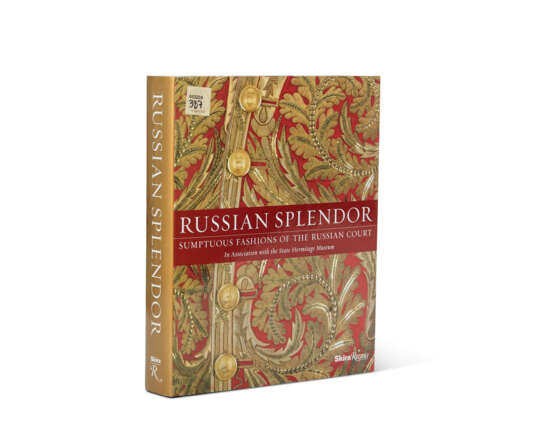 A GROUP OF SIX BOOKS RELATING TO RUSSIAN ART AND DESIGNIncluding The Hermitage State: Masterpieces from the Museum’s Collections, Volume 1 & 2 and Russian Splendor: Sumptuous fashions of the Russian Court by various authorsSix volumes, various sizes. Five - Foto 2