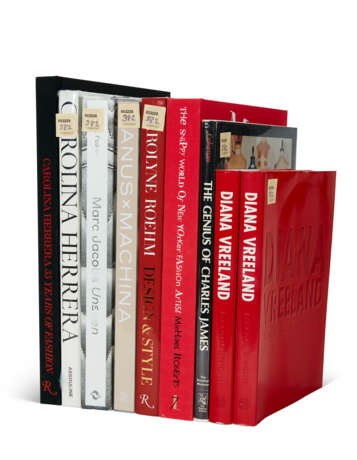 A GROUP OF TEN BOOKS RELATING TO FASHION Including Diana Vreeland by Elenor Dwight, preface by Andrè Leon Talley and The Genius of Charles James by Elizabeth Ann ColemanTen volumes, various sizes. Six with dust jackets, some with original publisher’s clot - Foto 1