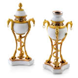 Paar feine Louis XVI-Kerzenleuchter und Brûle-Parfums, sogen. Cassolettes - фото 3