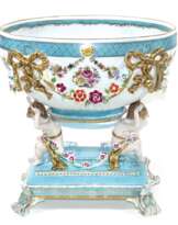 Aufsatzschale mit Amoretten