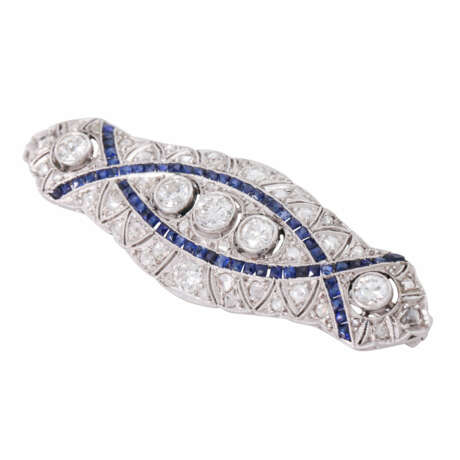 Art Deco brooch decorated with 7 old cut diamonds and 46 diamond roses, total ca. 1,5 ct, - фото 3