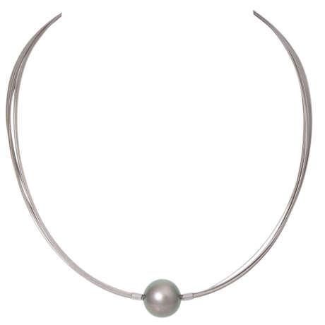 Multi-row steel necklace with a Tahiti cultured pearl as a change lock, - фото 1