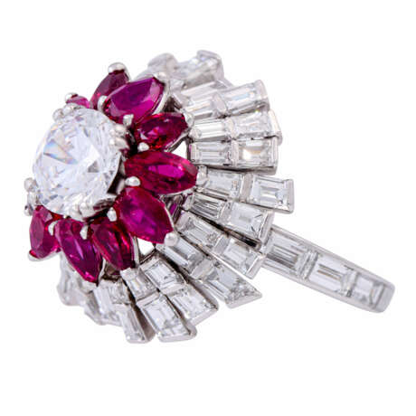 RENÉ KERN ring with rubies and diamonds totaling approx. 3.9 ct, - Foto 5