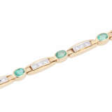 Bracelet with emeralds and 27 diamonds total ca. 0,5 ct, - photo 4