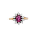 Ring with oval ruby entouraged by diamonds total ca. 0,5 ct, - Foto 2