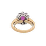 Ring with oval ruby entouraged by diamonds total ca. 0,5 ct, - Foto 3