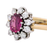 Ring with oval ruby entouraged by diamonds total ca. 0,5 ct, - Foto 4