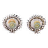 Ear clips with mabe pearls framed by navette diamonds, - photo 6