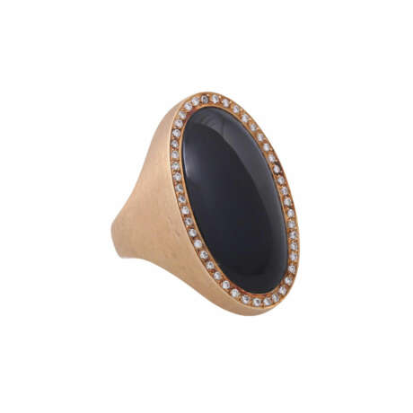 Ring with oval onyx framed by diamonds total ca. 0,45 ct, - photo 1
