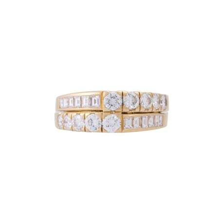 Ring with brilliant-cut diamonds and baguette-cut diamonds, total approx. 0.97 ct. - photo 2