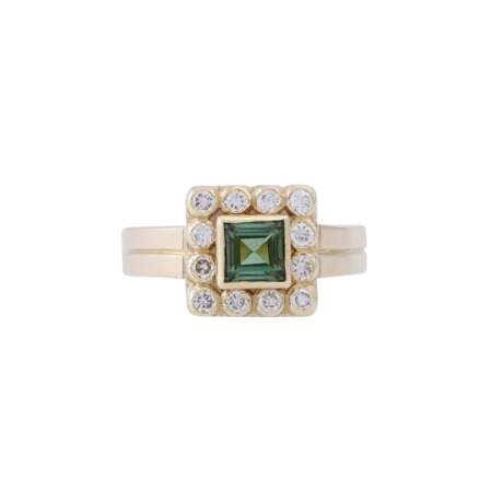 Ring with green tourmaline carré and diamonds total approx. 0.24 ct, - фото 2