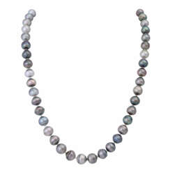 Necklace made of Tahiti pearls,