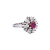 Ring with ruby ca. 1,2 ct and diamonds - photo 1