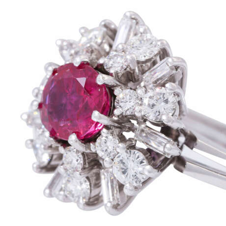 Ring with ruby ca. 1,2 ct and diamonds - фото 5