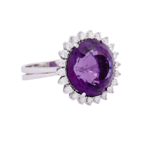 Ring with fine amethyst entouraged by diamonds total ca. 0,72 ct, - Foto 1