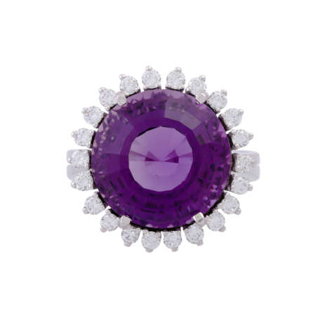 Ring with fine amethyst entouraged by diamonds total ca. 0,72 ct, - photo 2