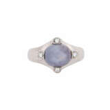 Ring with star sapphire ca. 6 ct and 4 brilliant-cut diamonds together ca. 0,06 ct, - photo 2