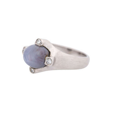 Ring with star sapphire ca. 6 ct and 4 brilliant-cut diamonds together ca. 0,06 ct, - Foto 3