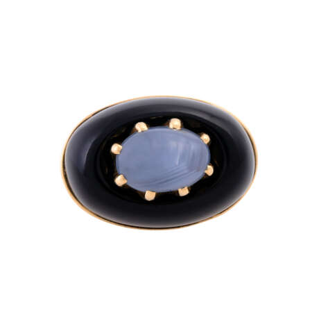 Ring with oval star sapphire embedded in onyx, - photo 2