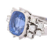 Ring with sapphire ca. 3,9 ct and 10 brilliant cut diamonds total ca. 0,45 ct, - photo 4