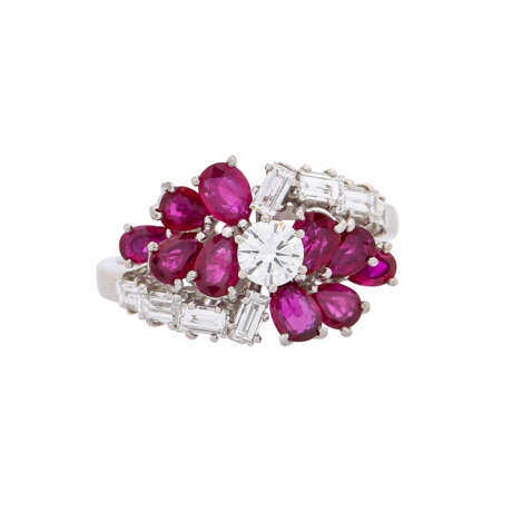 Ring with rubies and diamonds of total approx. 0,95 ct, - фото 2