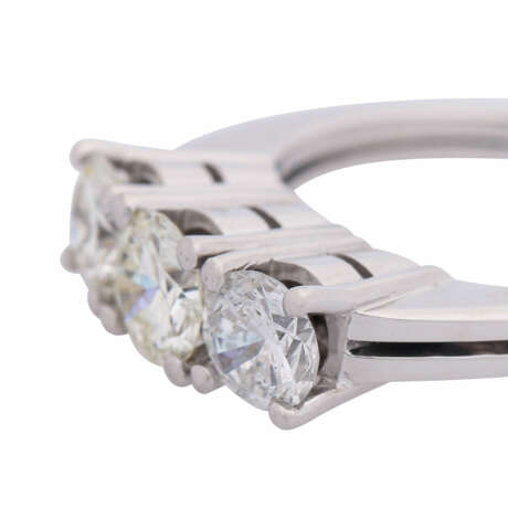 Ring with 3 diamonds total ca. 1,6 ct, - фото 4