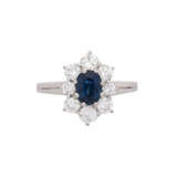 Ring with sapphire entouraged by 8 diamonds total ca. 0,96 ct, - Foto 2