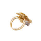 Organically shaped ring with diamonds - фото 3