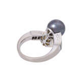 Ring with Akoya pearls and diamonds - photo 3