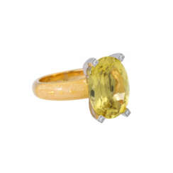 VICTOR MAYER ring with gold beryl