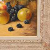 SMITH, JOHN F. (1934) 'Still life of fruit with grapes, apples and blackberries'. - Foto 3