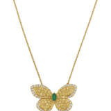 VAN CLEEF & ARPELS COLORED DIAMOND, DIAMOND AND EMERALD BUTTERFLY PENDANT NECKLACE-BROOCH - Foto 1
