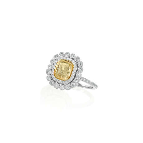 NO RESERVE | TIFFANY & CO. COLORED DIAMOND AND DIAMOND RING - Foto 1
