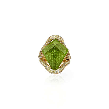 NO RESERVE | PAOLO COSTAGLI PERIDOT, COLORED DIAMOND AND DIAMOND RING - photo 3