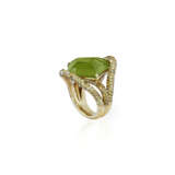 NO RESERVE | PAOLO COSTAGLI PERIDOT, COLORED DIAMOND AND DIAMOND RING - фото 4