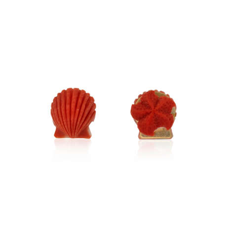 NO RESERVE | TRIANON TWO PAIRS OF CORAL AND SHAGREEN CUFFLINKS - фото 6