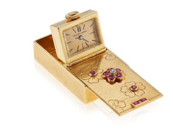 NO RESERVE | VAN CLEEF & ARPELS RUBY AND GOLD TRAVEL CLOCK - photo 2
