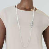CHANEL CULTURED PEARL AND DIAMOND 'COMÈTE' LONGCHAIN NECKLACE - photo 2