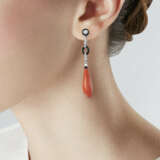 NO RESERVE | ART DECO CORAL, MULTI-GEM AND DIAMOND EARRINGS - фото 2