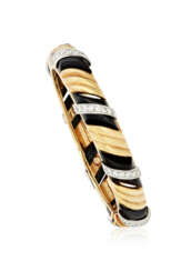 VAN CLEEF & ARPELS ONYX, DIAMOND AND GOLD BANGLE BRACELET