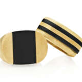 NO RESERVE | TWO TIFFANY & CO. BLACK JADE AND GOLD RINGS - фото 1