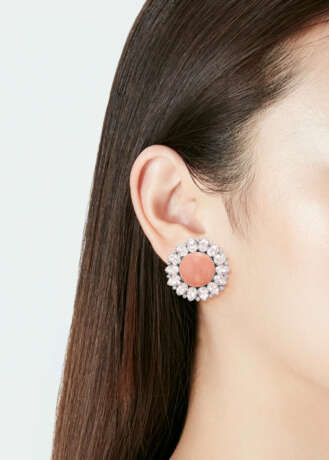NO RESERVE | CORAL, ROSE QUARTZ AND DIAMOND EARRINGS - фото 2