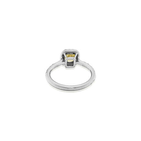 NO RESERVE | TIFFANY & CO. COLORED DIAMOND AND DIAMOND RING - photo 4