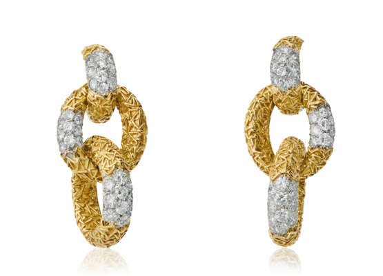 VAN CLEEF & ARPELS DIAMOND AND GOLD EARRINGS - photo 1