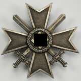 Kriegsverdienstkreuz, 1. Klasse mit Schwertern - L11. - photo 1