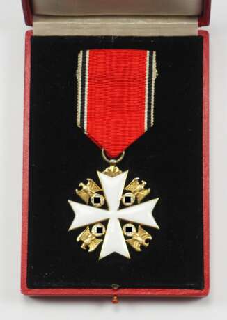 Deutscher Adler Orden, 2. Modell (1939-1945), Verdienstkreuz 3. Stufe, (ab 1943 5. Klasse), im Etui. - photo 1