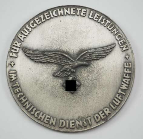 Medaille für ausgezeichnete Leistungen im technischen Dienste der Luftwaffe. - Foto 2